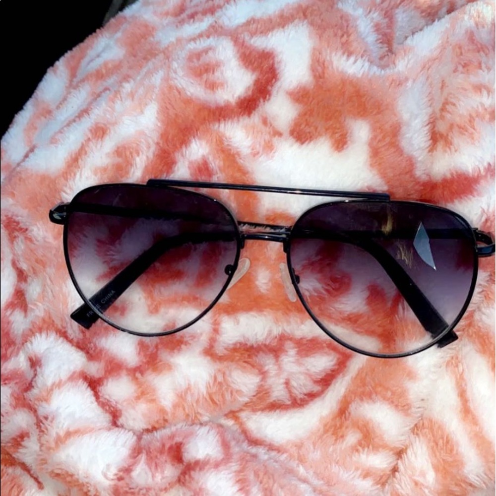 Kendall and Kylie sunglasses